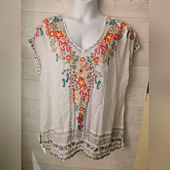 Johnny Was Women's Size  1X Embroidered White Tunic Top Plus Size  Flowers - Picture 2 of 7